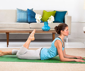 woman doing leg exercise