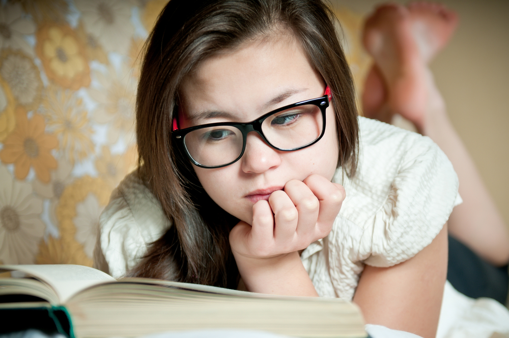 teen girl reading