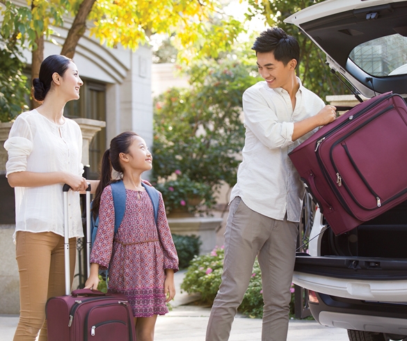 Man, woman and child loading car with luggage - 12445